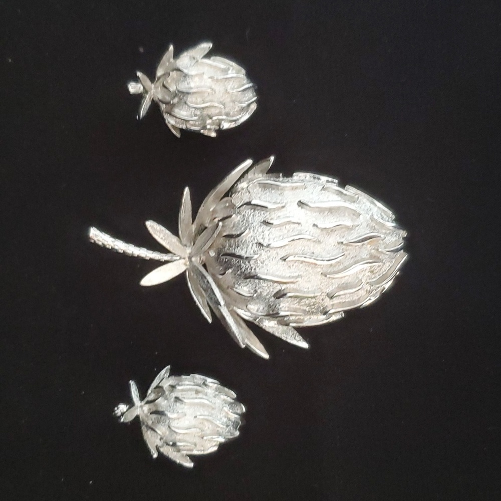 Vintage 1960s Silvertone Strawberry Brooch and Matching Clip-on Earrings Set